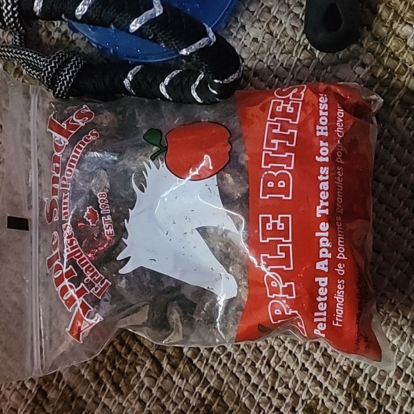 Nwt Horse grooming supplies and rope halter - Picture 5 of 6